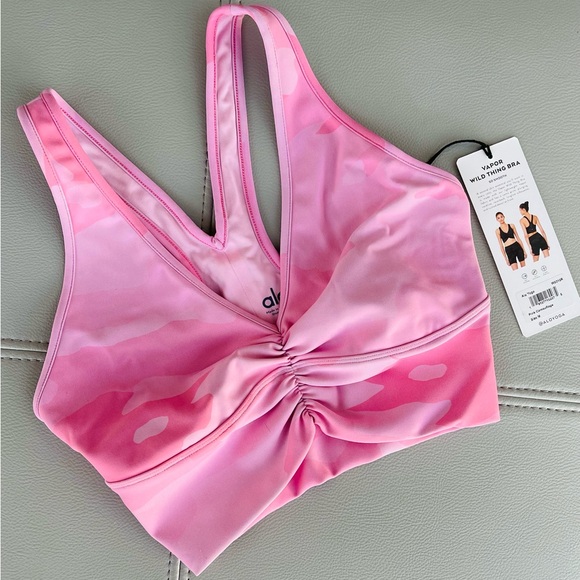 NWT!
Alo Yoga 
Wild Thing Bra 
Pink Camouflage 
Size Medium - Picture 12 of 13